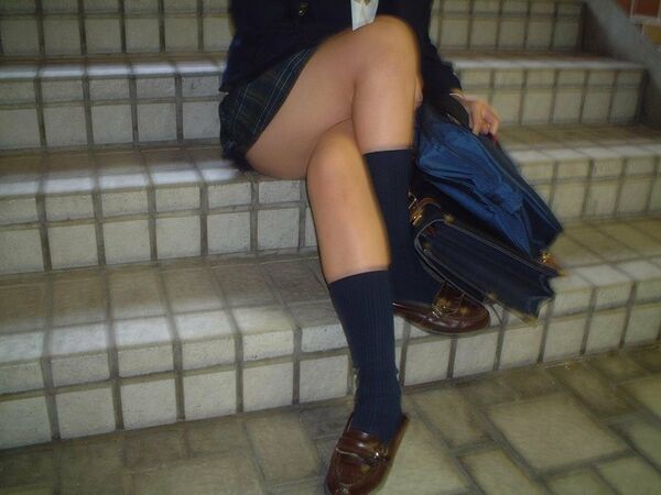 足組みパンチラ 32枚目