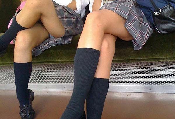 足組みパンチラ 33枚目