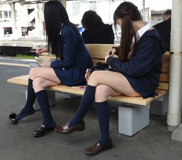 足組みパンチラ 89枚目
