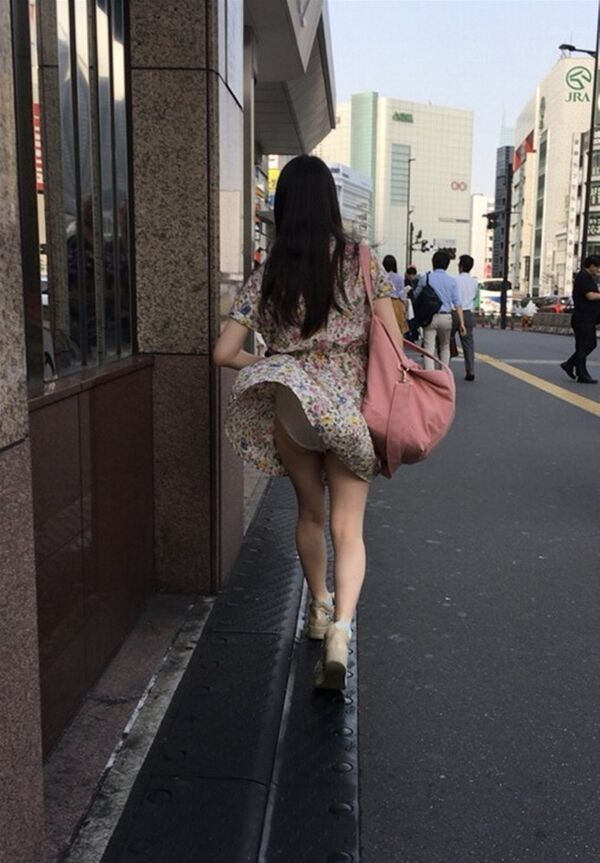 素人風パンチラエロ 9枚目