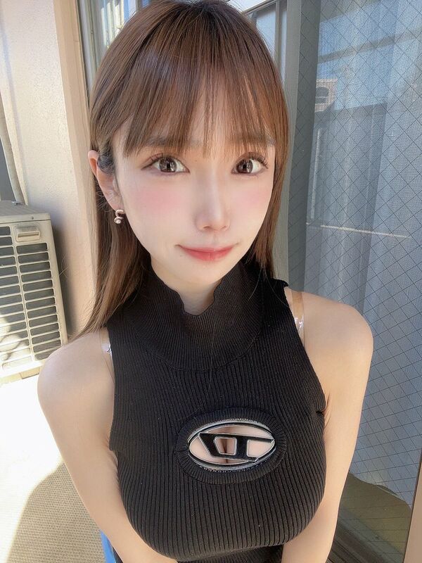 ずっしり重そうな着衣おっぱい画像76枚 31枚目