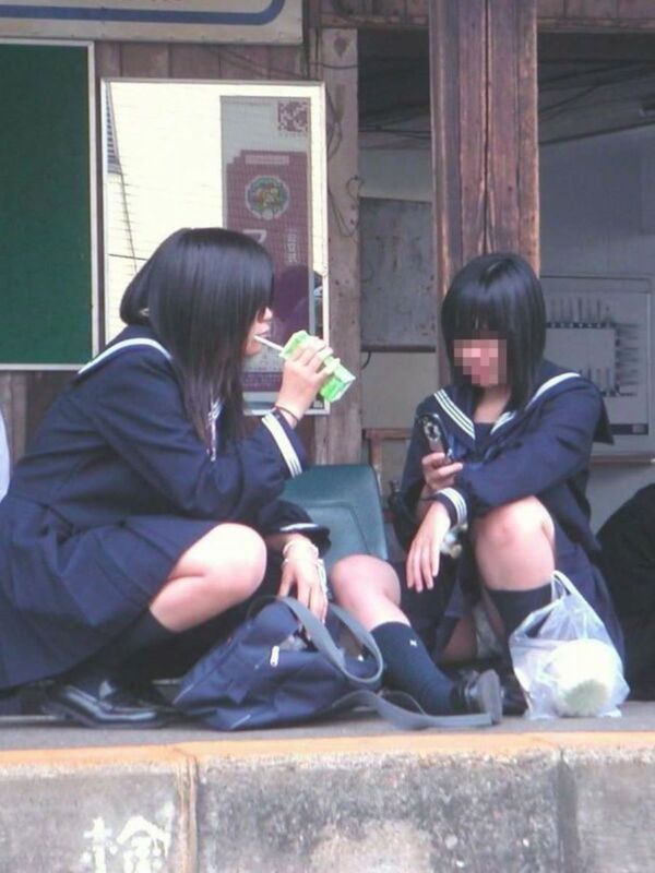 JKしゃがみパンチラ 10枚目