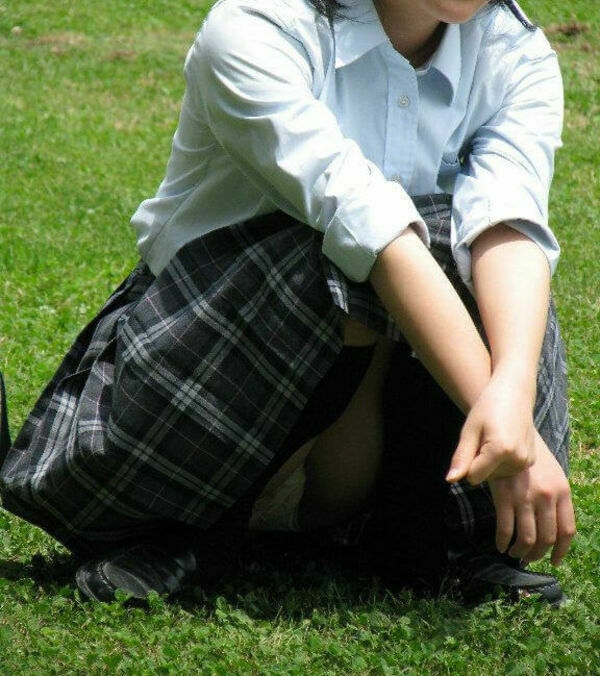 JKしゃがみパンチラ 18枚目