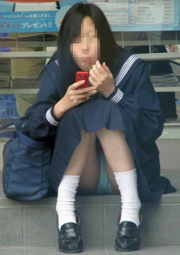 JKしゃがみパンチラ 99枚目