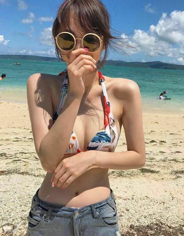 巨乳水着エロ 1枚目