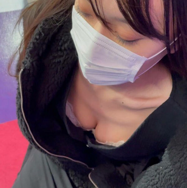 胸ちらエロ画像 6枚目