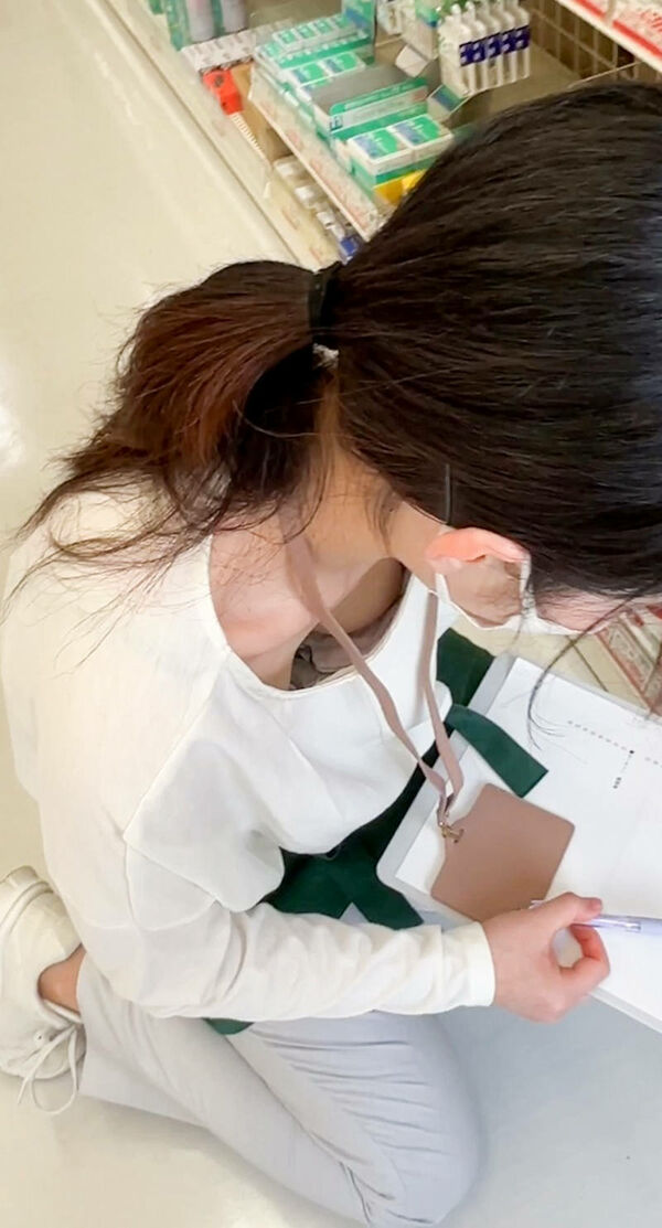 胸ちらエロ画像 10枚目