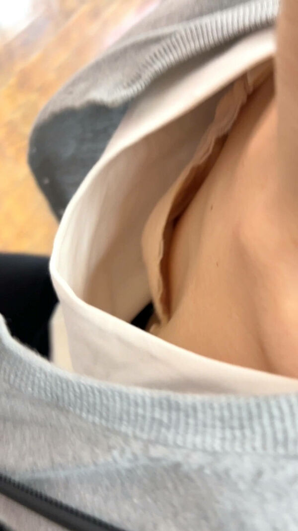 胸ちらエロ画像 14枚目