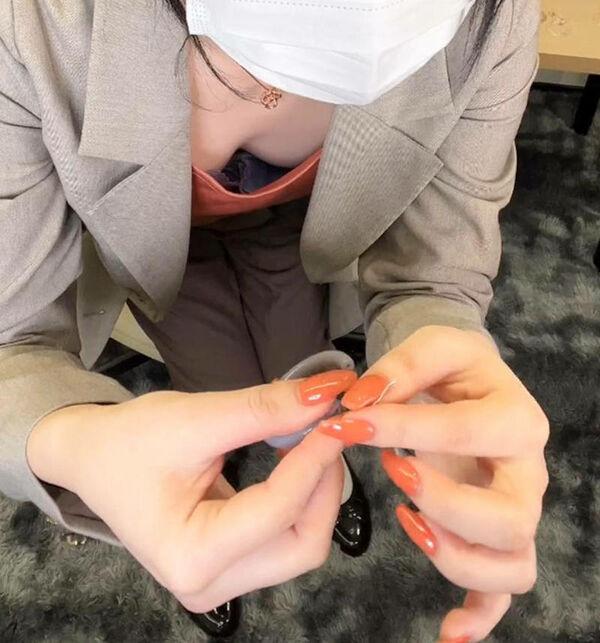 胸ちらエロ画像 15枚目