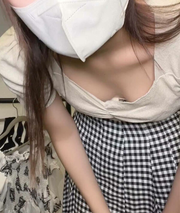 胸ちらエロ画像 17枚目