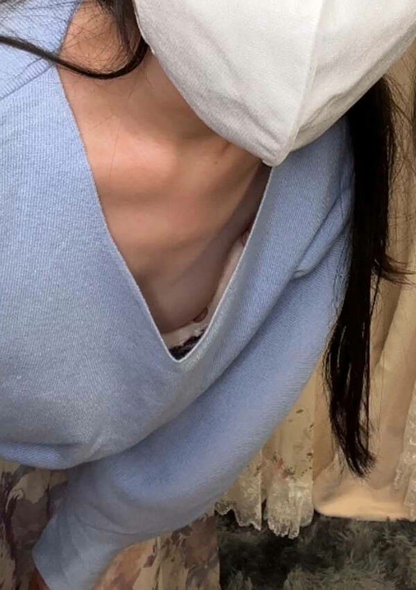 胸ちらエロ画像 20枚目