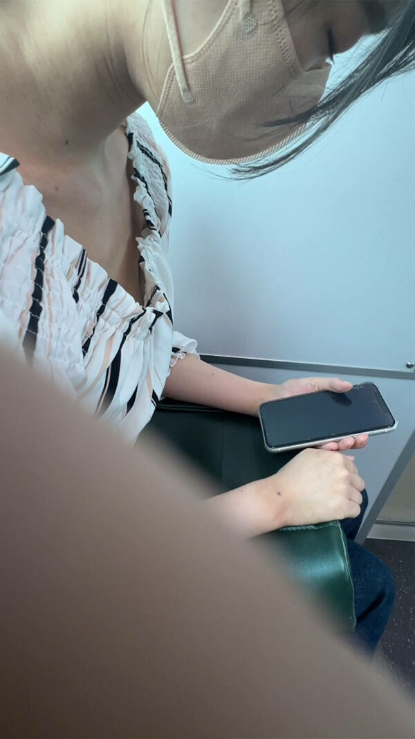 胸ちらエロ画像 29枚目