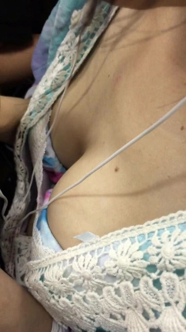 胸ちらエロ画像 31枚目