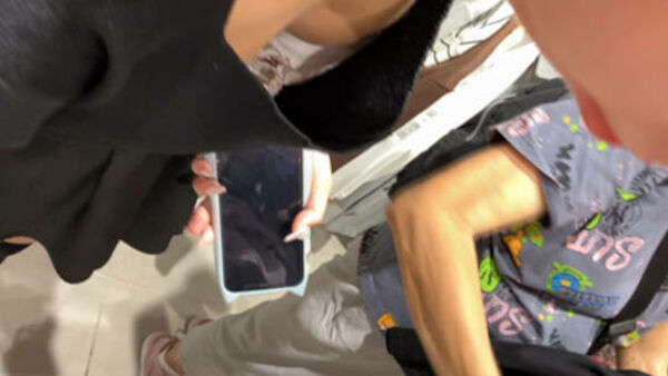 胸ちらエロ画像 33枚目