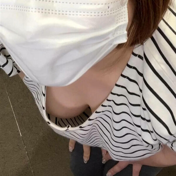 胸ちらエロ画像 45枚目