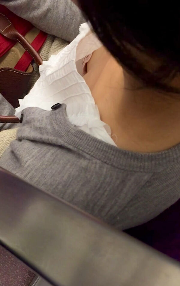 胸ちらエロ画像 50枚目