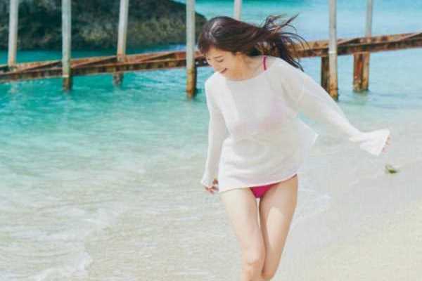 鷲見玲奈 エロ画像 1枚目