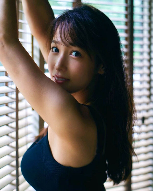 鷲見玲奈 エロ画像 19枚目