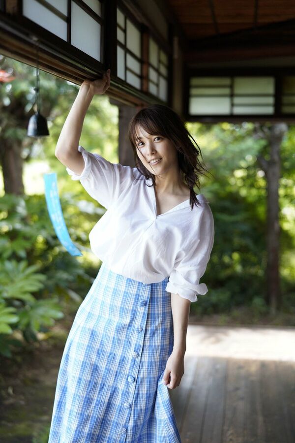 鷲見玲奈 エロ画像 22枚目